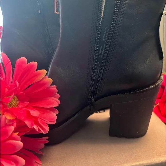 Vagabond Elegant Black Leather Zip up Ankle Boots - Picture 4 of 6